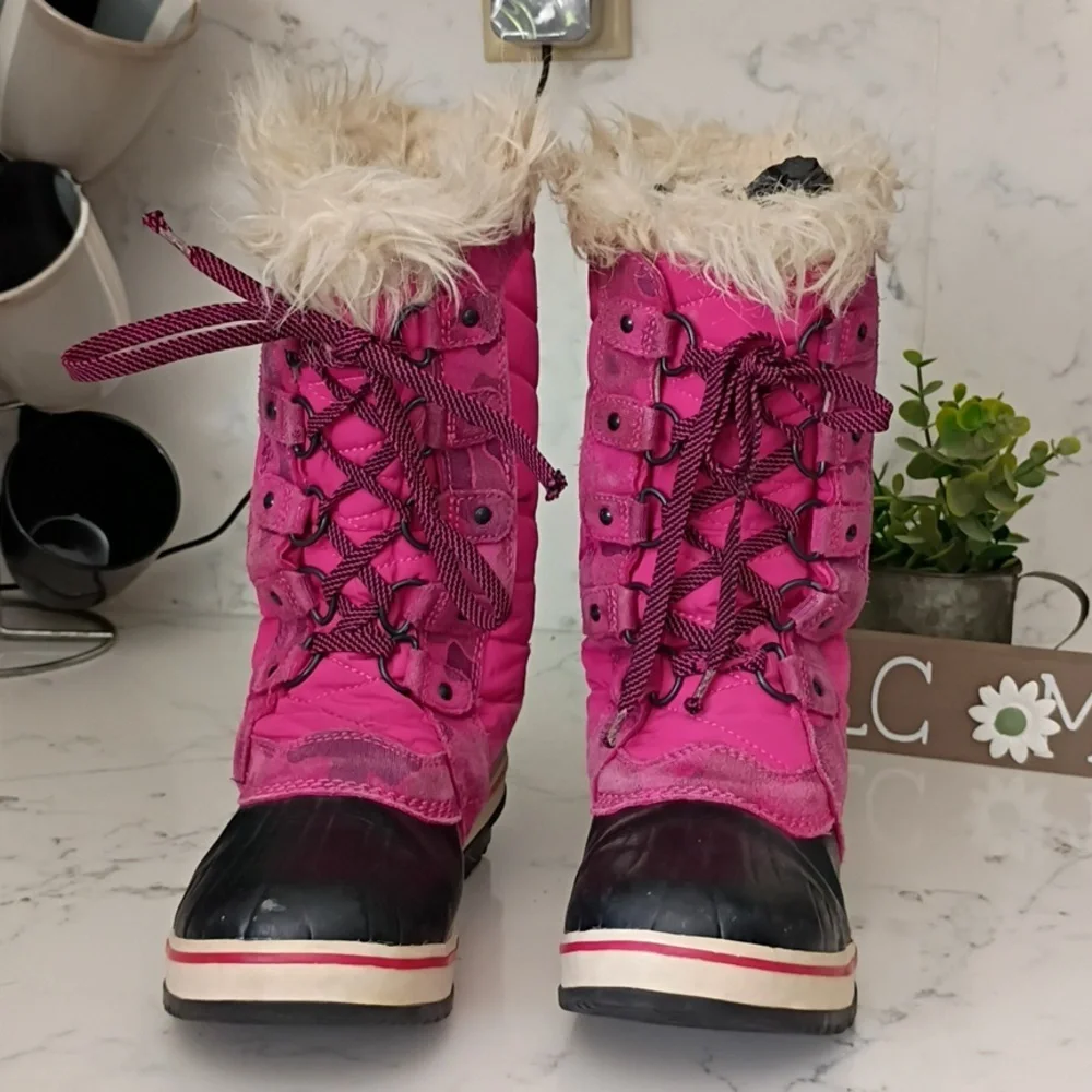 Sorel Fuchsia and Black Quilted Boots